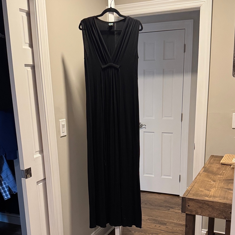 Maternity Olian Black Sleeveless V-Neck Maxi Dress
